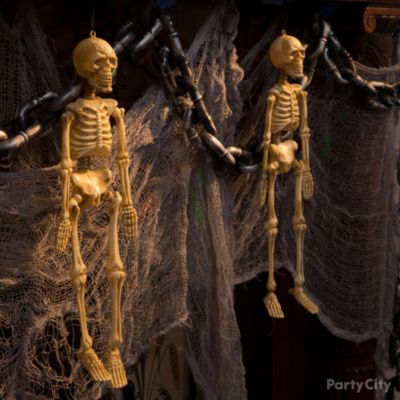 Skeletons and Chains Garland Idea