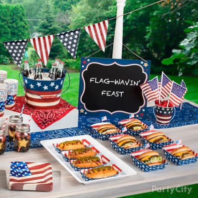 Hotdogs and Hamburgers Idea - Perfect 4th of July Food and Drink Ideas ...